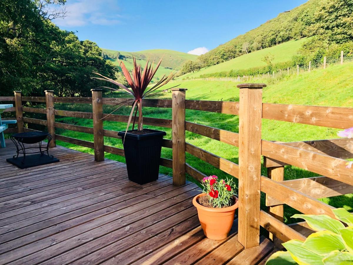Mid Wales Luxury Huts * Darowen