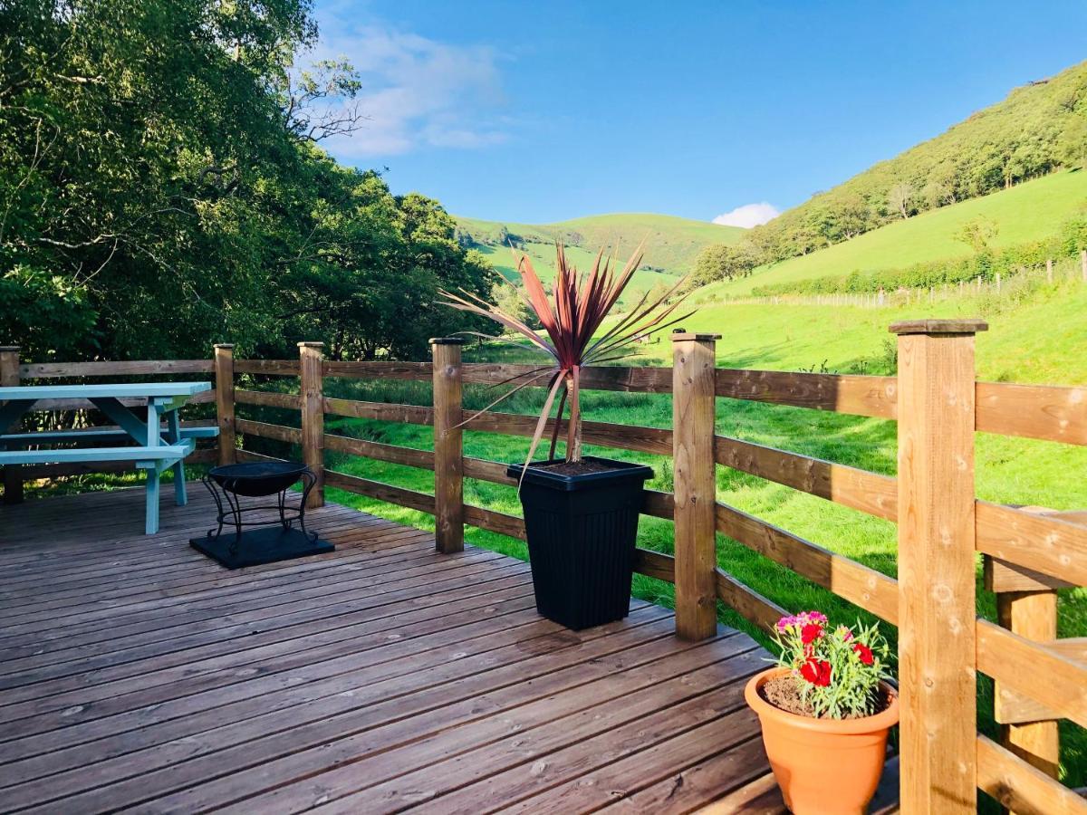 Mid Wales Luxury Huts Деревянный коттедж *