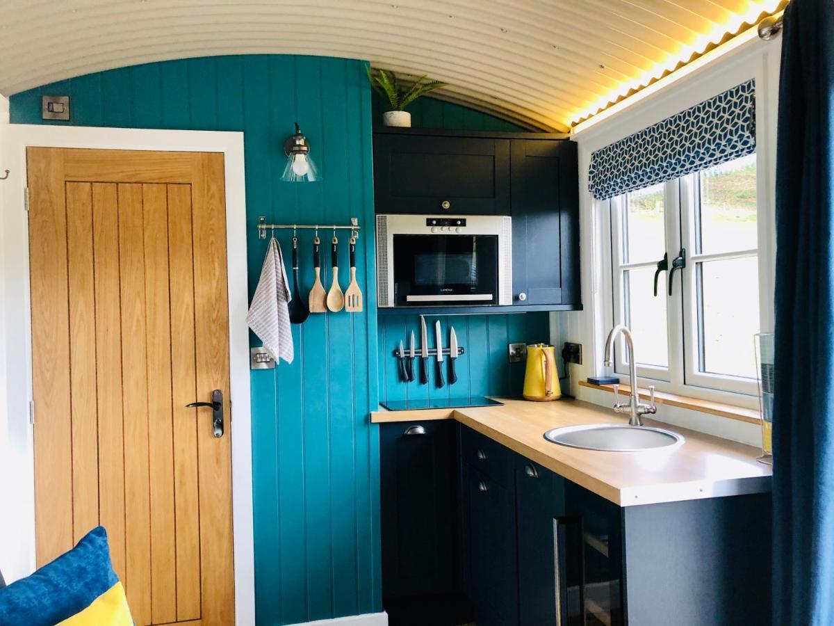 Mid Wales Luxury Huts * Darowen